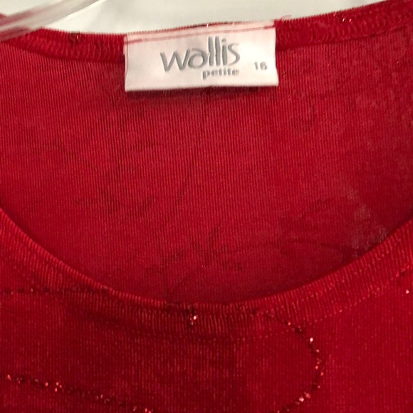 🔵 3/$20 Vintage Wallis red glittered top - Picture 2 of 6